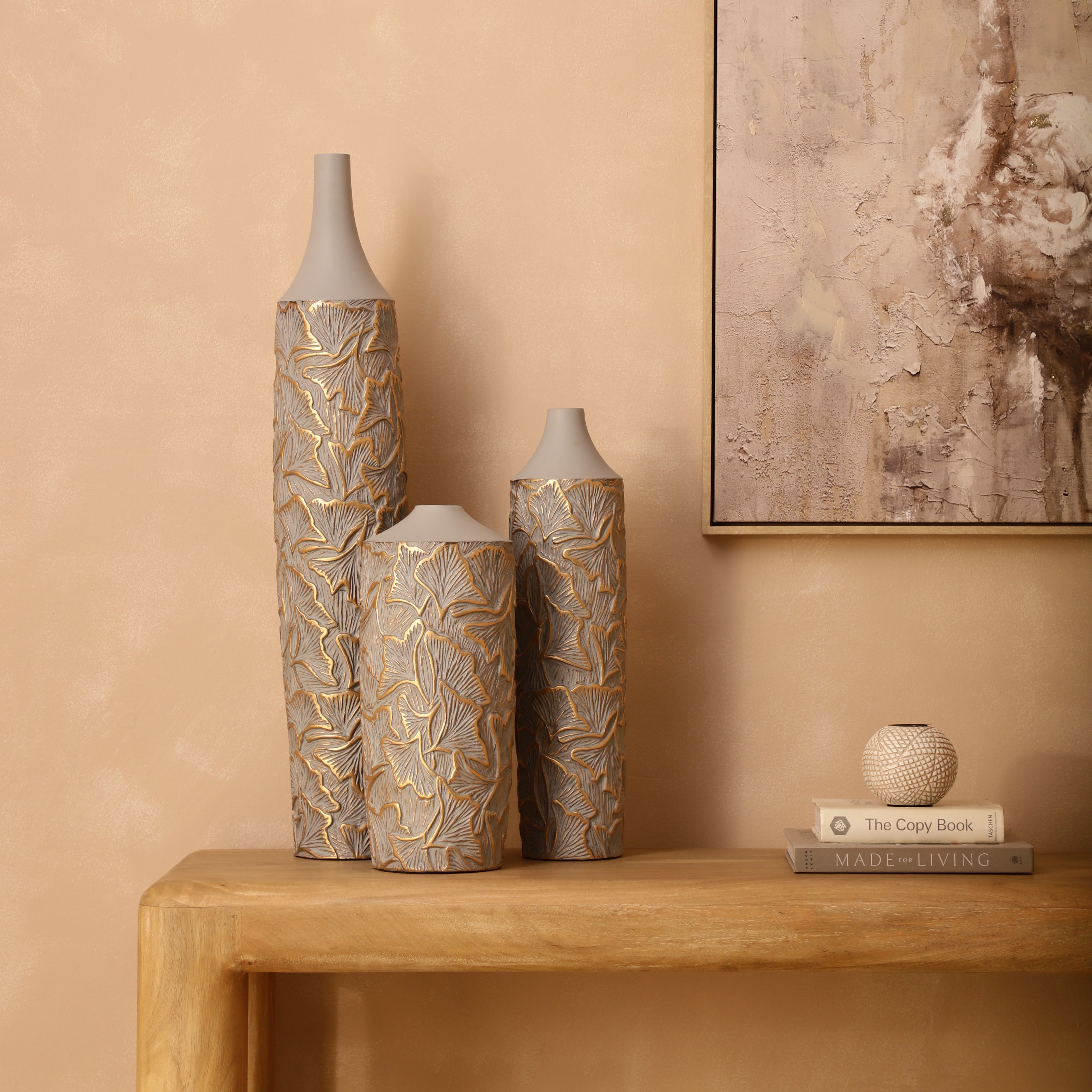 Varia Sculpted Vase (Single)