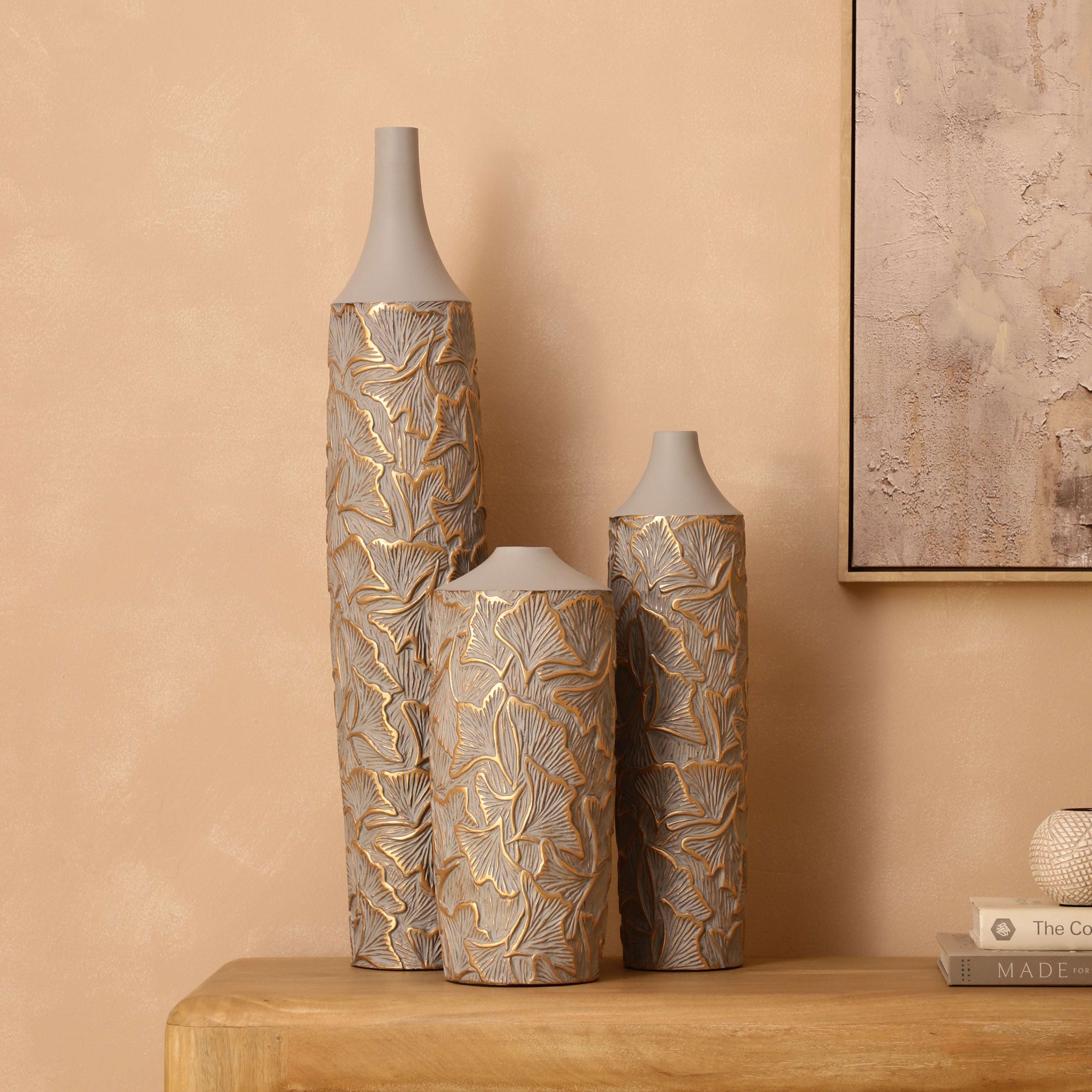 Varia Sculpted Vase (Single)