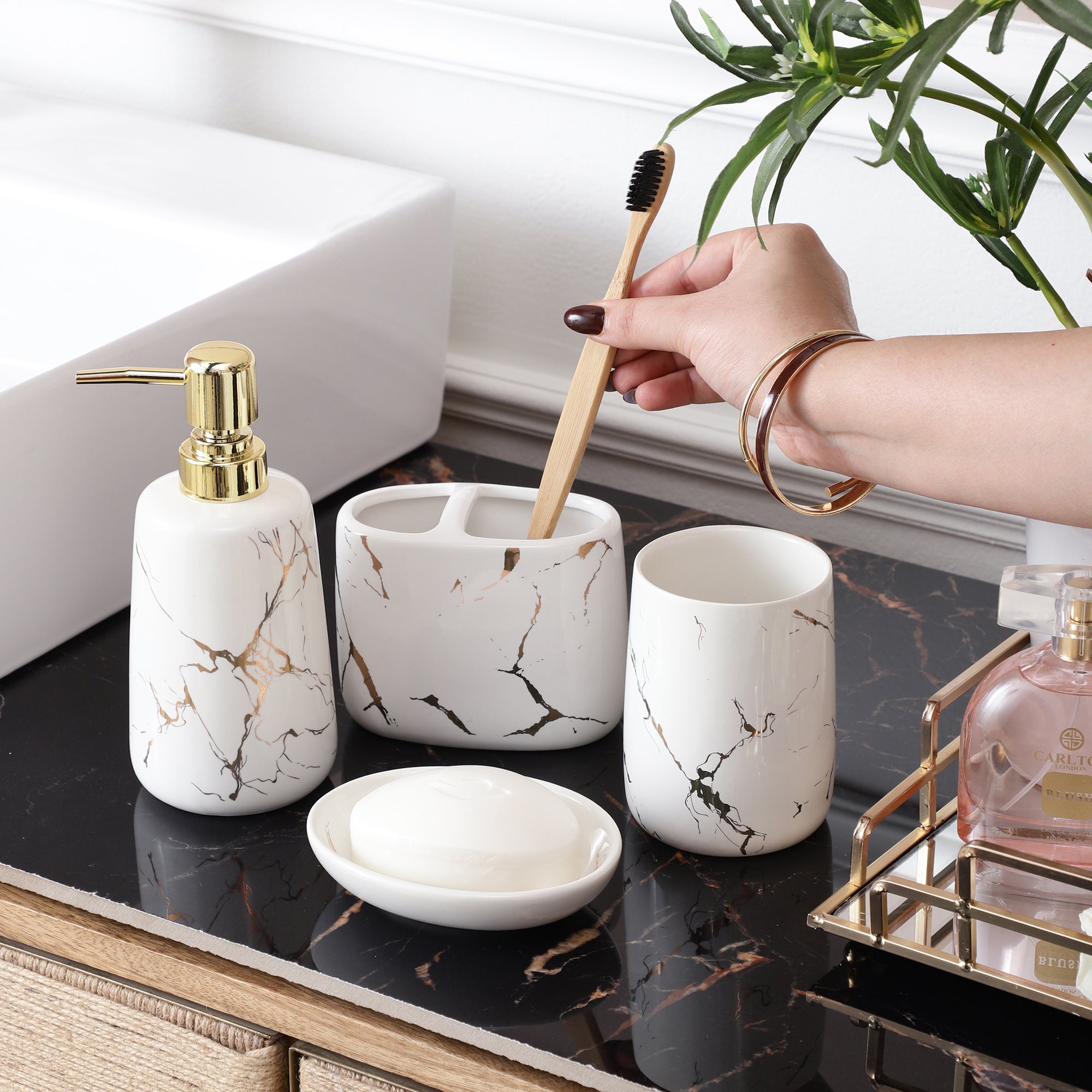 White-Gold Marble Pattern 4 Piece Bath Set