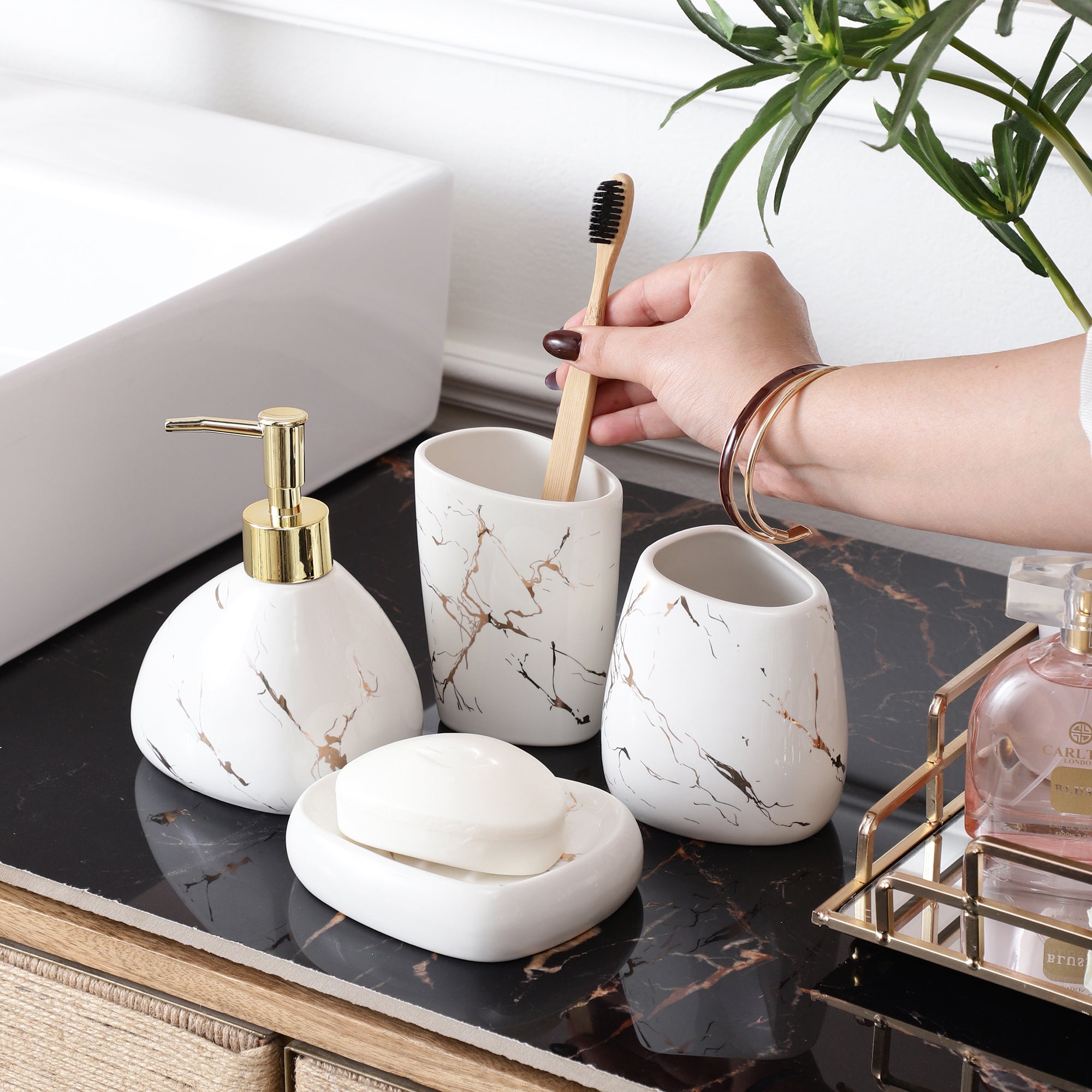 White-Gold Marble Pattern 4 piece Bath Set (Asymetrical)