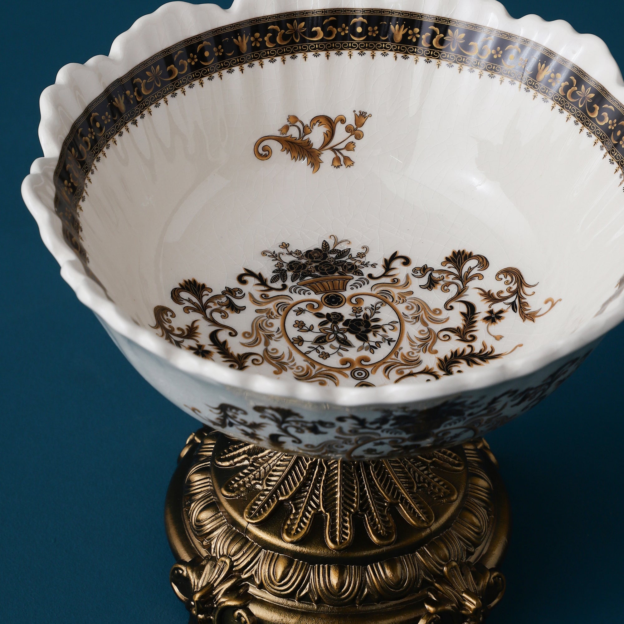 Grandiose Round Bowl With Gold Base