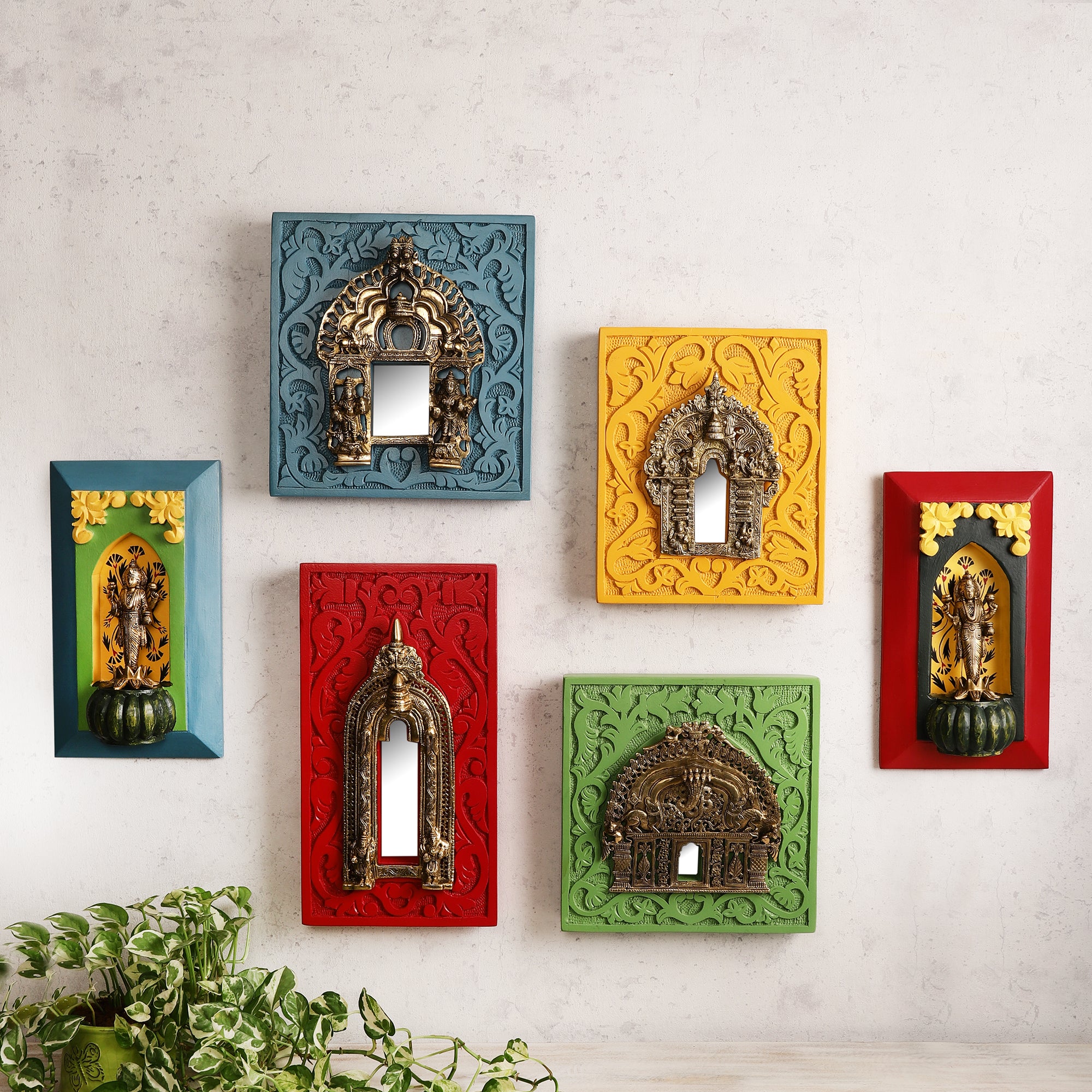 Gauhar Red Framed Prabhavali