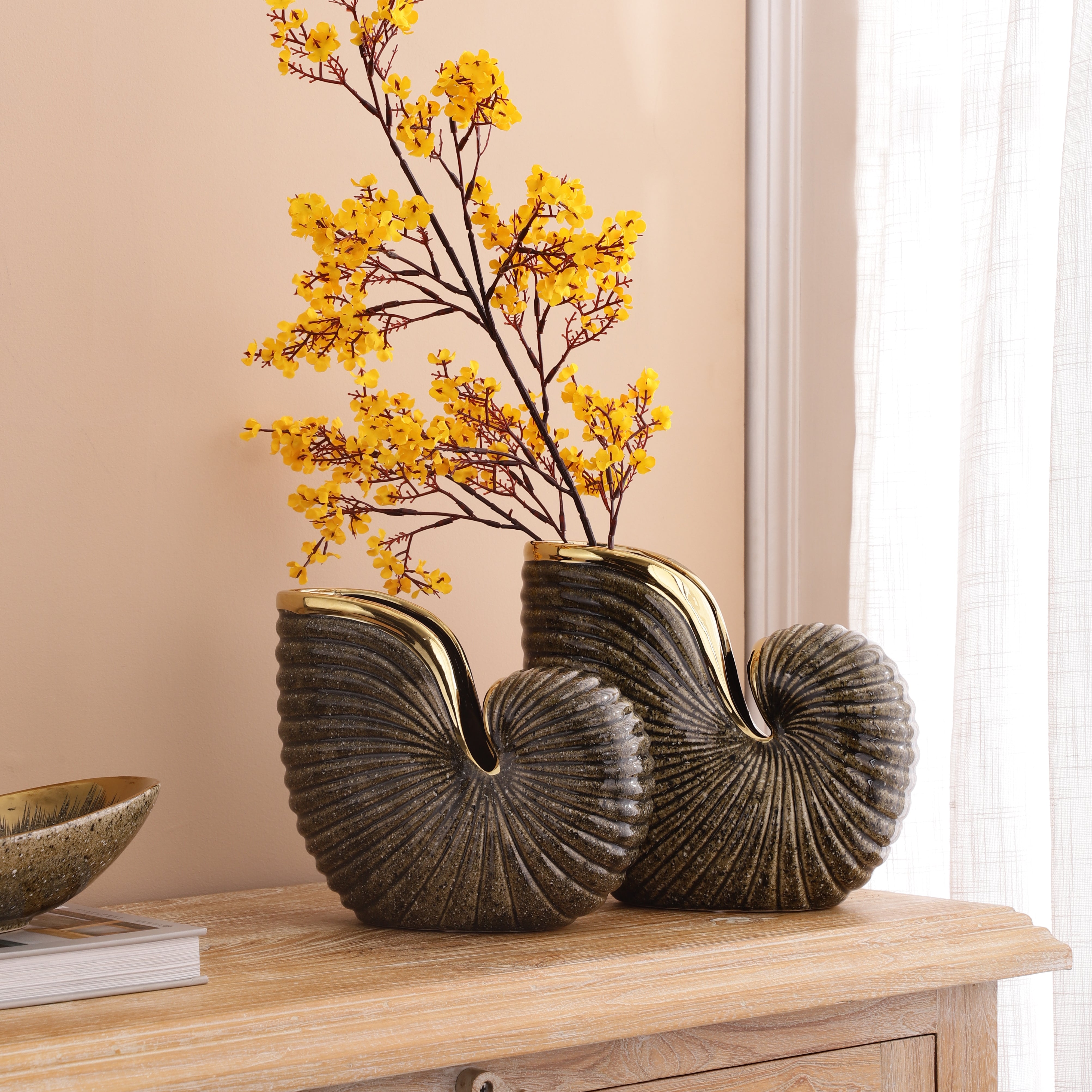 Luxe Gold Shell Design Vase (Single)