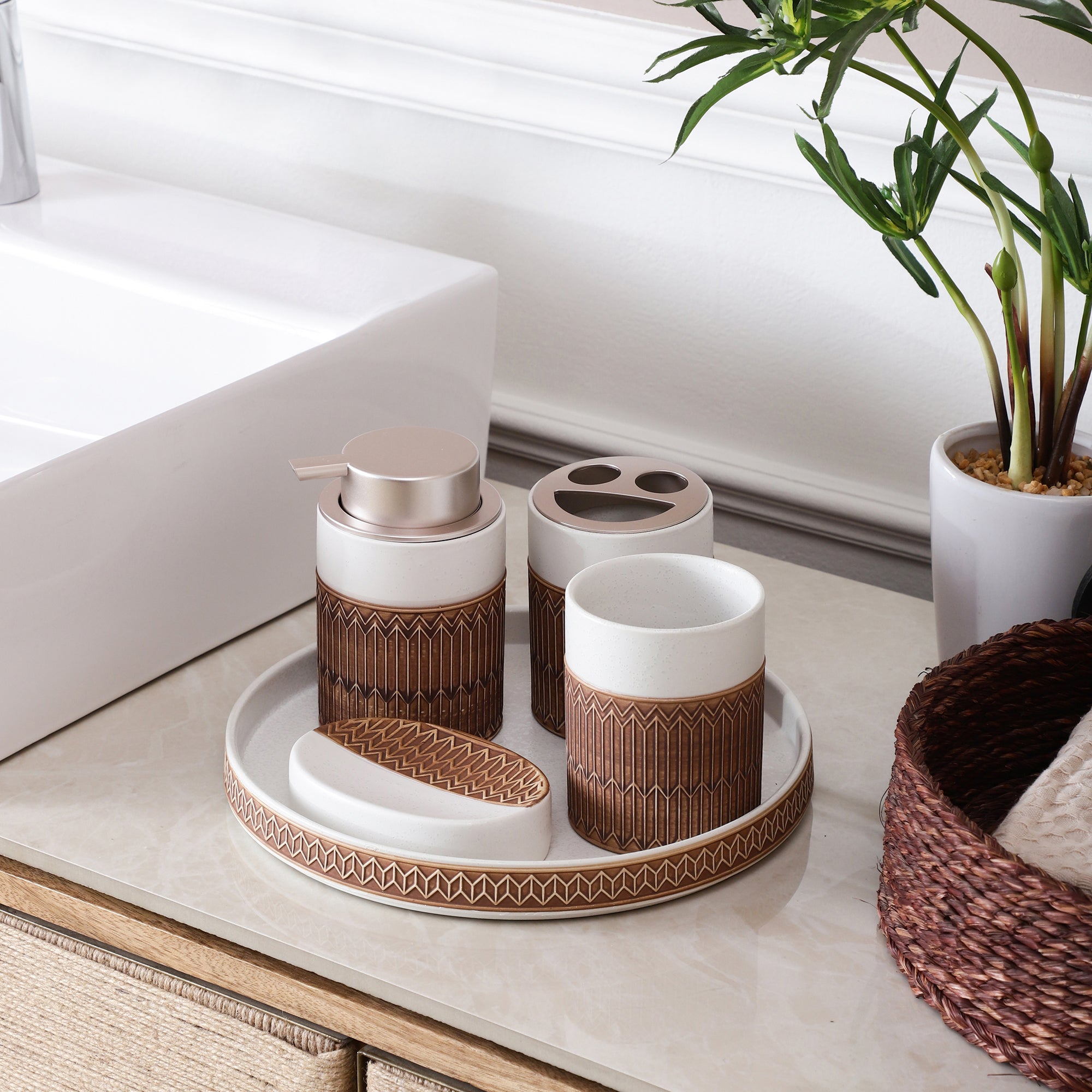 Aztec Pattern 4 Piece Bath Set (White)