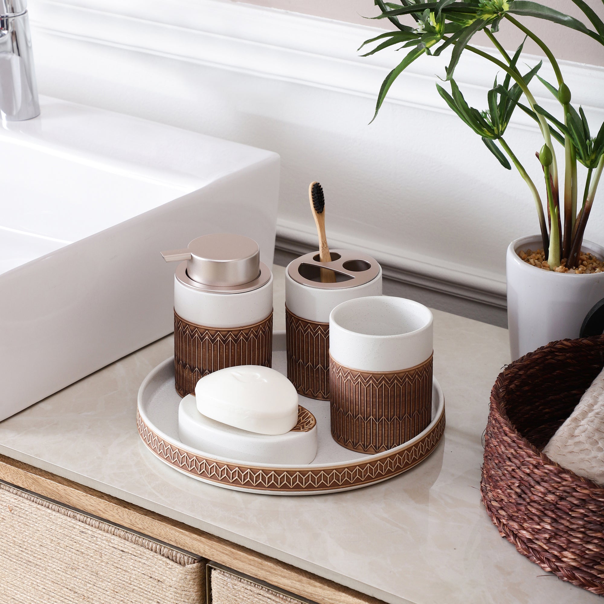 Aztec Pattern 4 Piece Bath Set (White)