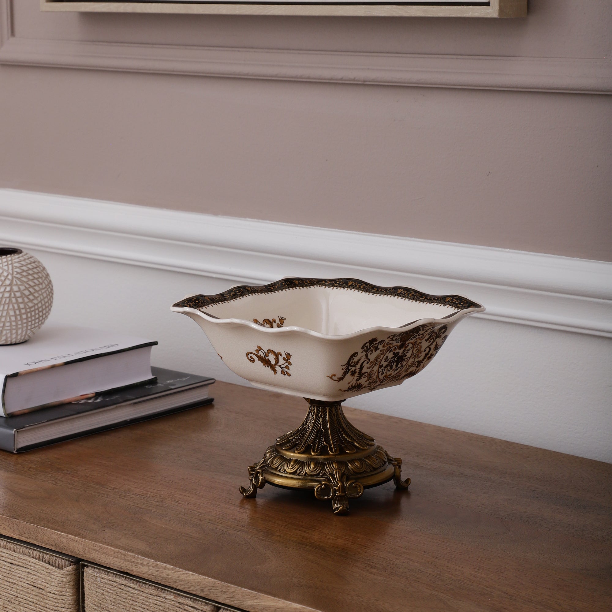 Grandiose Square Bowl With Gold Base