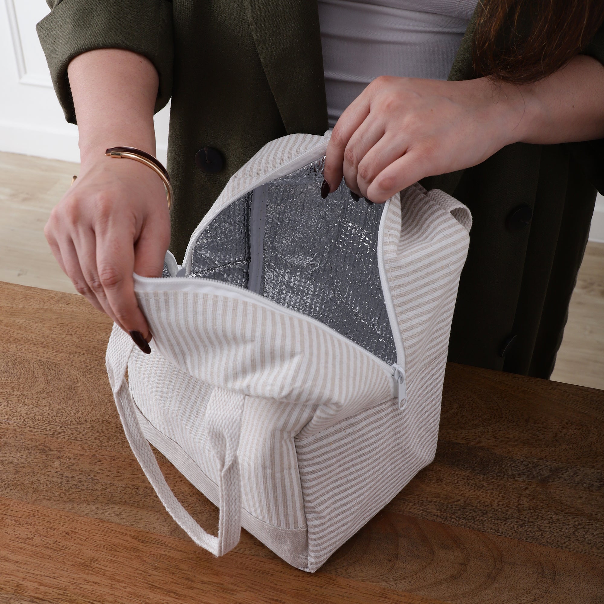 Modern Stripped Insulated Lunch Bag (Beige)